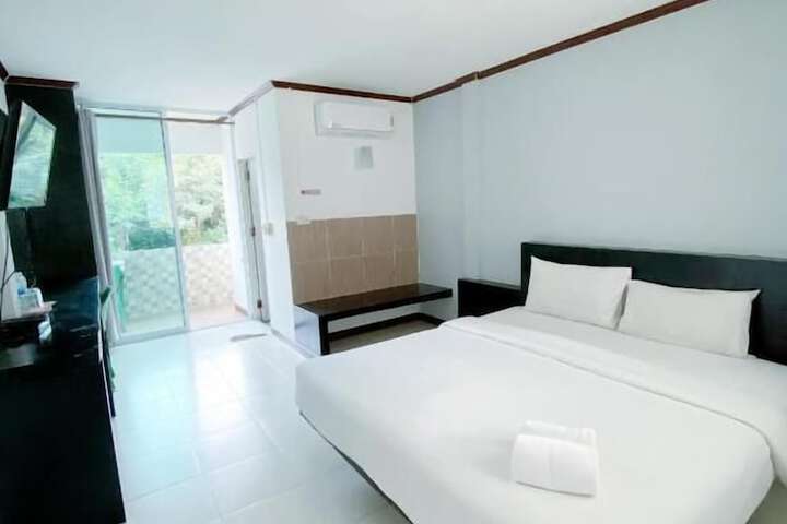 Room 12 of 18