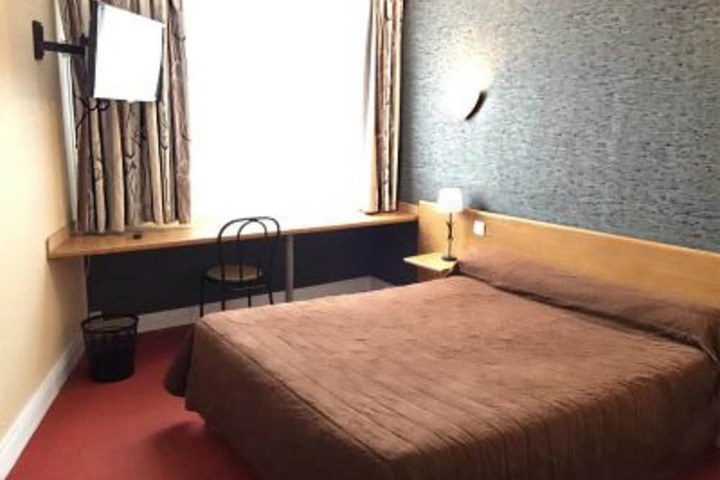 Room 9 of 23