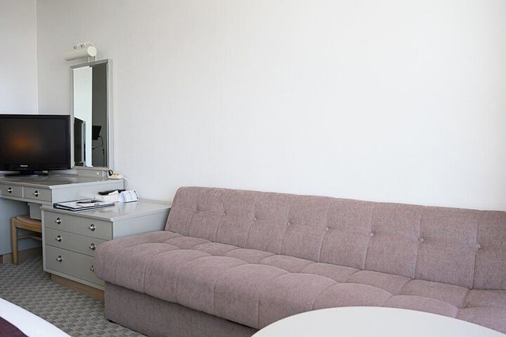 Room 15 of 173