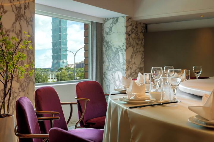 Dining 78 of 93