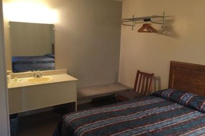 Room 6 of 10