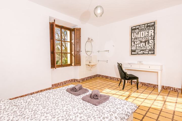 Room 45 of 76