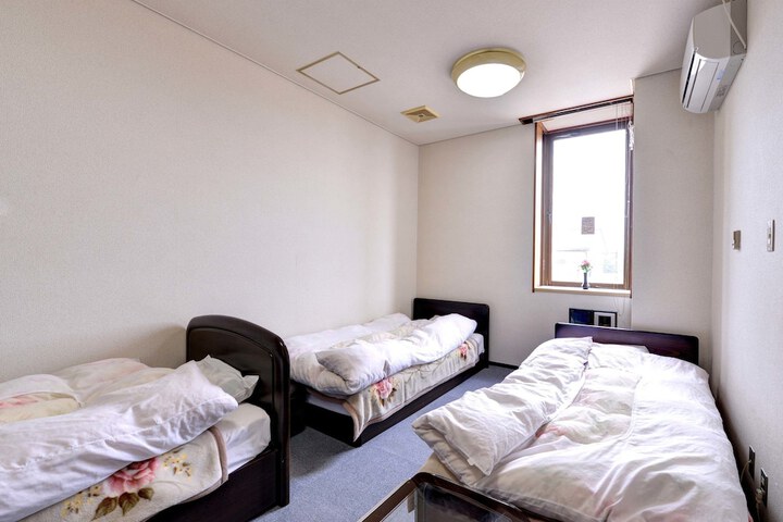 Room 13 of 26