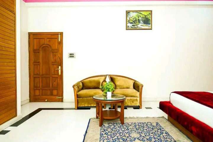 Room 8 of 27