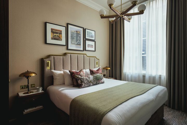 Room 14 of 80