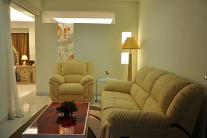 Room 14 of 28