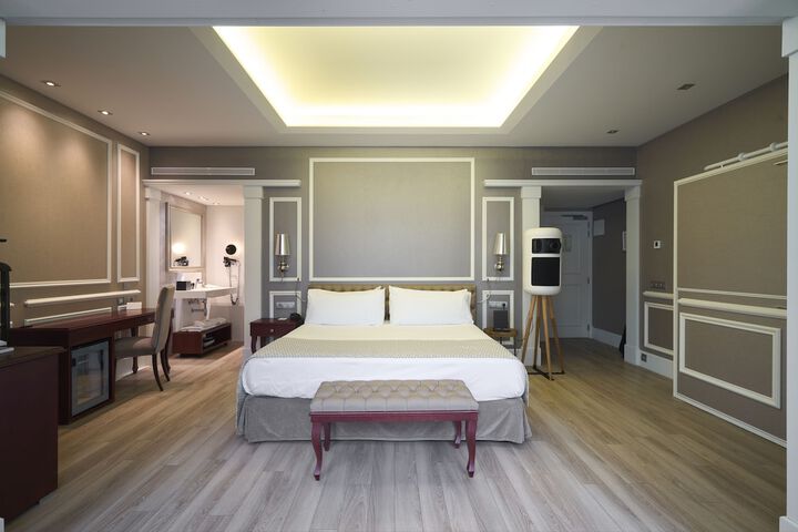 Room 12 of 84