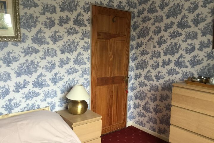 Room 5 of 12