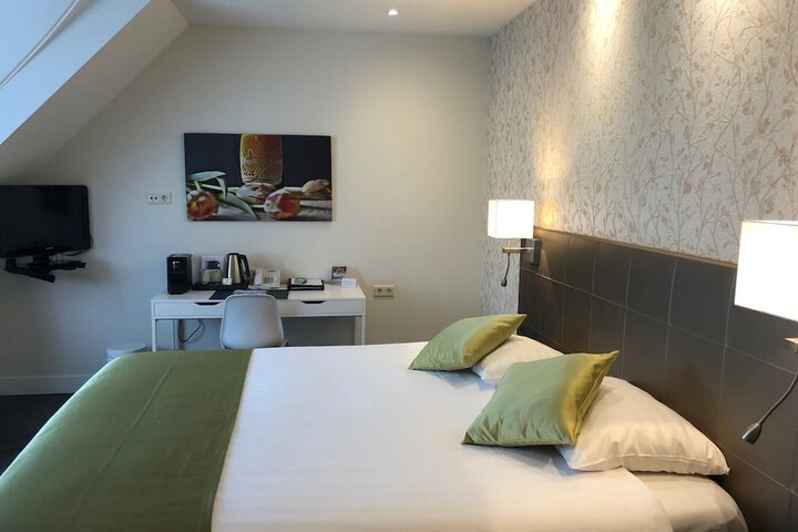 Room 5 of 60