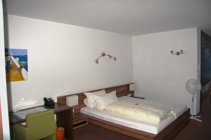 Room 43 of 110