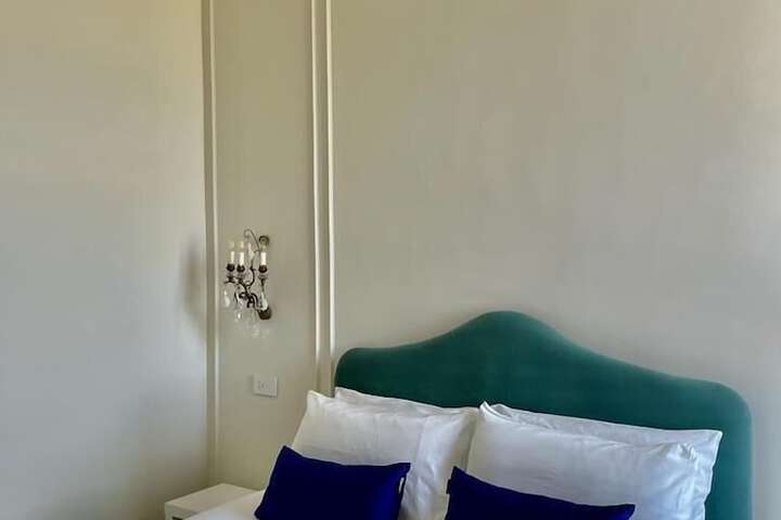 Room 12 of 66