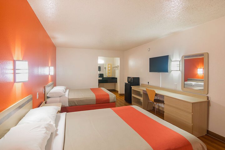 Room 16 of 32