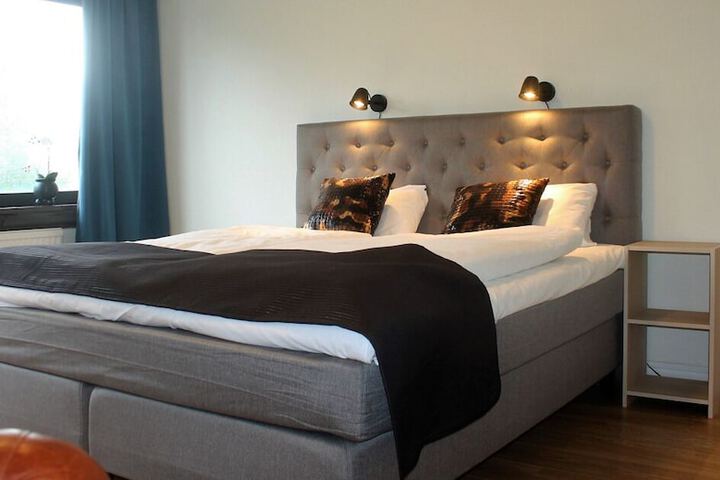 Room 4 of 9