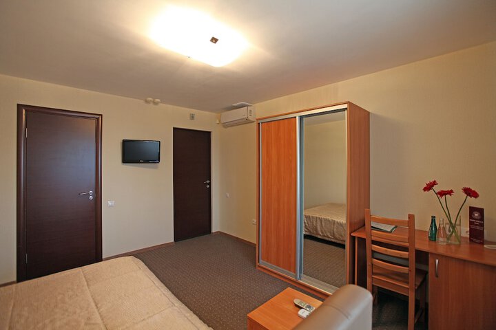 Room 16 of 125