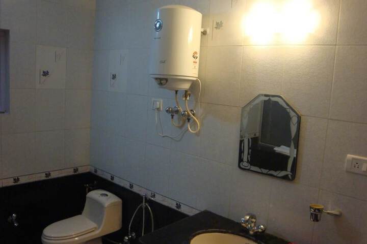 Room 32 of 43