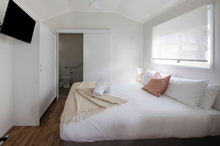 Room 3 of 32