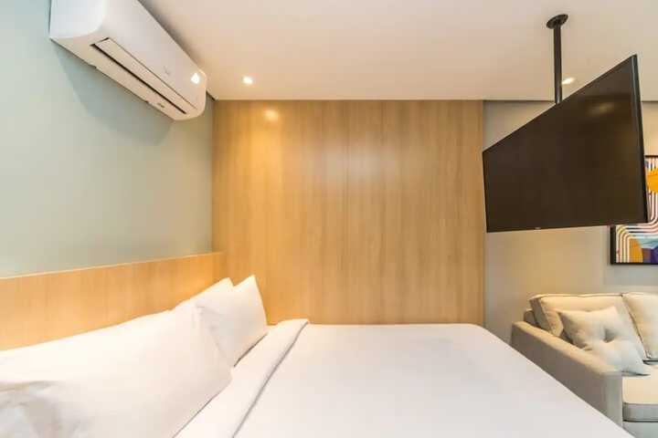 Room 9 of 156