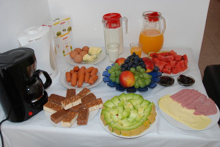 Breakfast/Coffee Service 31 of 45