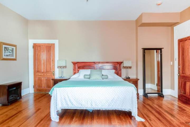 Standard Queen Bed Pet Friendly (1 of 5)