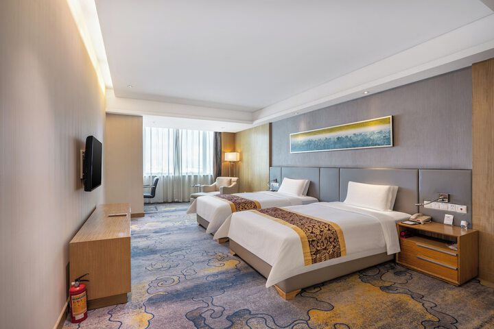 Room 13 of 28