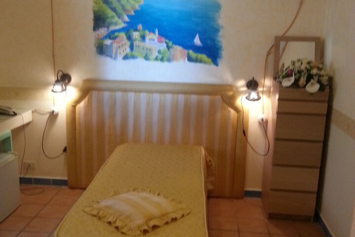 Room 4 of 44