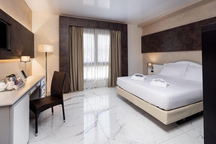 Room 38 of 100