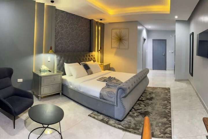 Room 9 of 24
