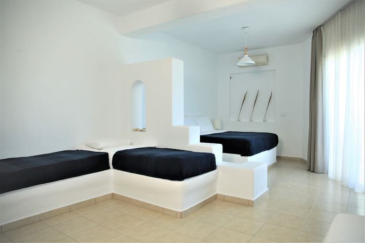 Room 3 of 47