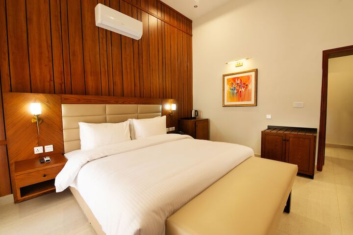Room 12 of 27