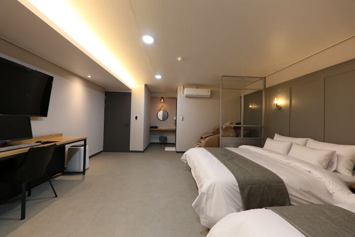 Room 19 of 100
