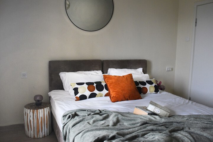 Room 10 of 11