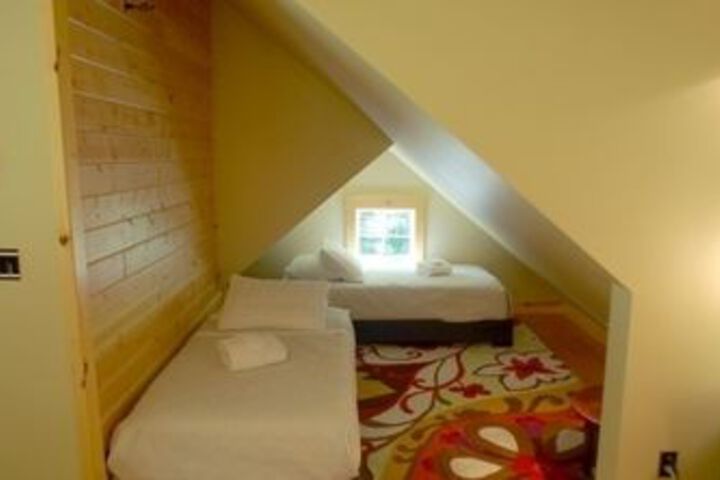 Room 3 of 8