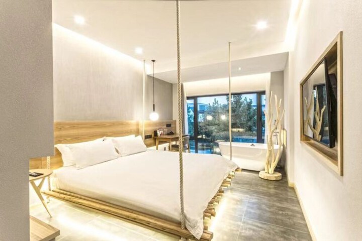 Room 34 of 63
