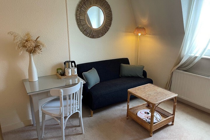 Room 5 of 32