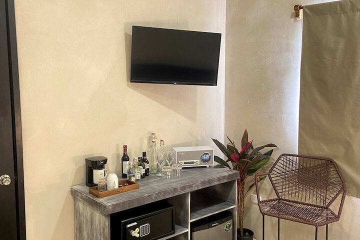 Room 8 of 25