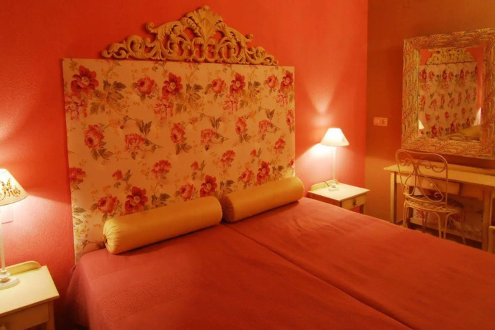 Room 7 of 27
