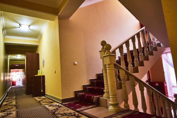 Ballroom/Hall 30 of 34