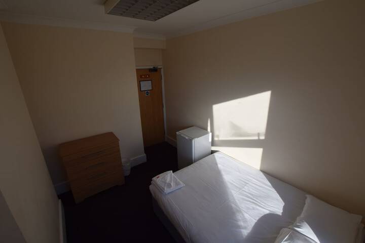 Room 5 of 32