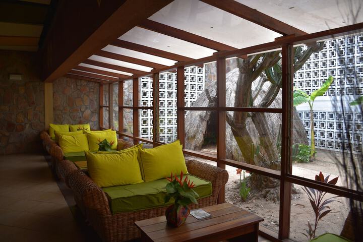 Entrance & Lobby