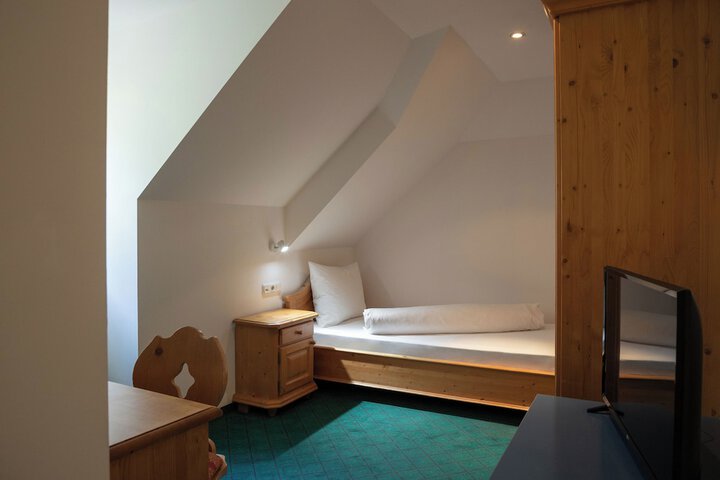 Room 20 of 98