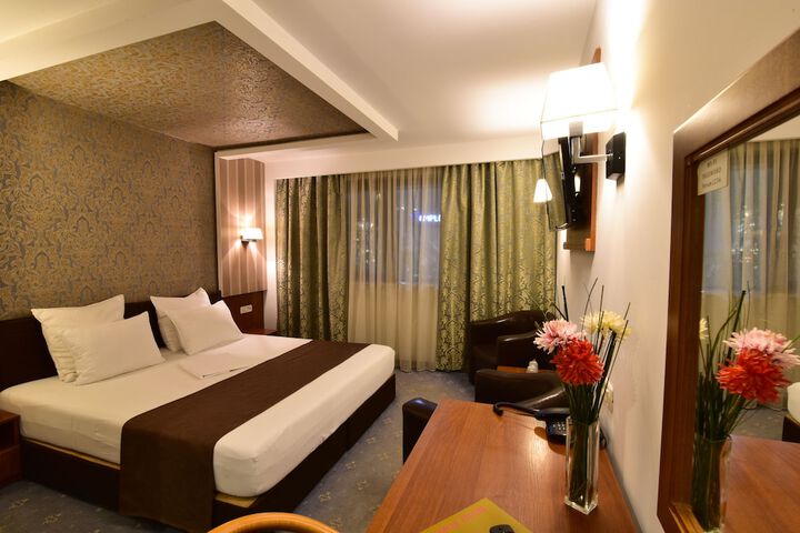 Room 11 of 36
