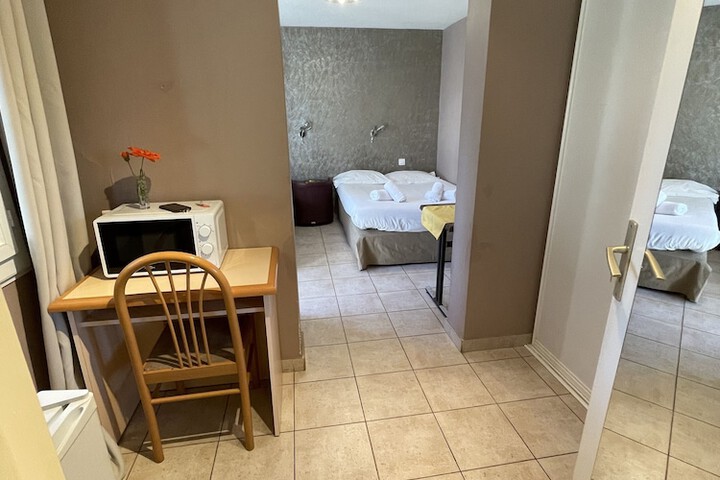 Room 11 of 38