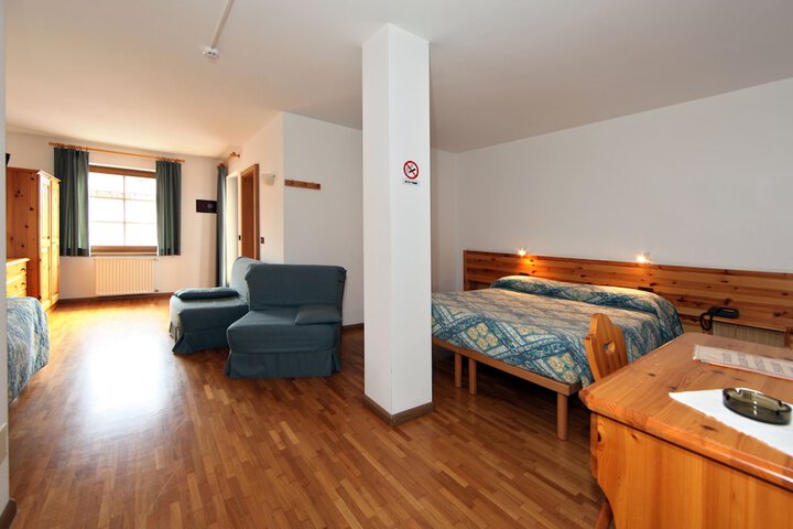 Room 17 of 42