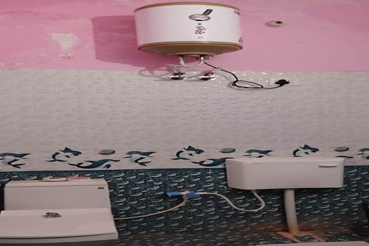 Room 4 of 5
