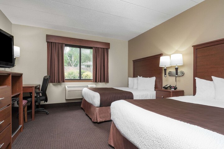 2 Double Beds Accessible Room (2 of 2)