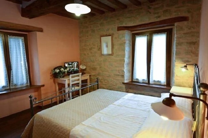 Room 5 of 12
