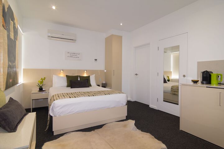 Room 4 of 40
