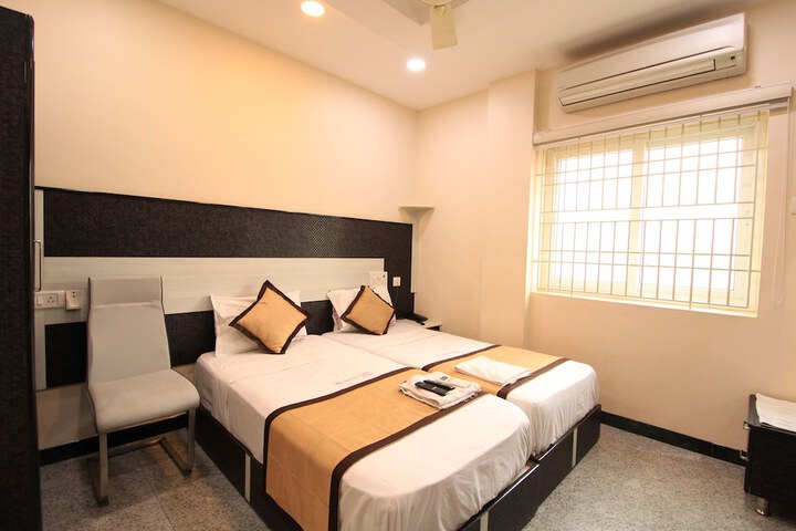 Room 6 of 18