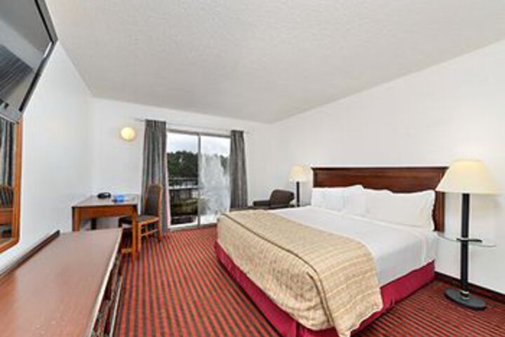 Room 34 of 62