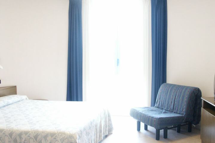 Room 21 of 49